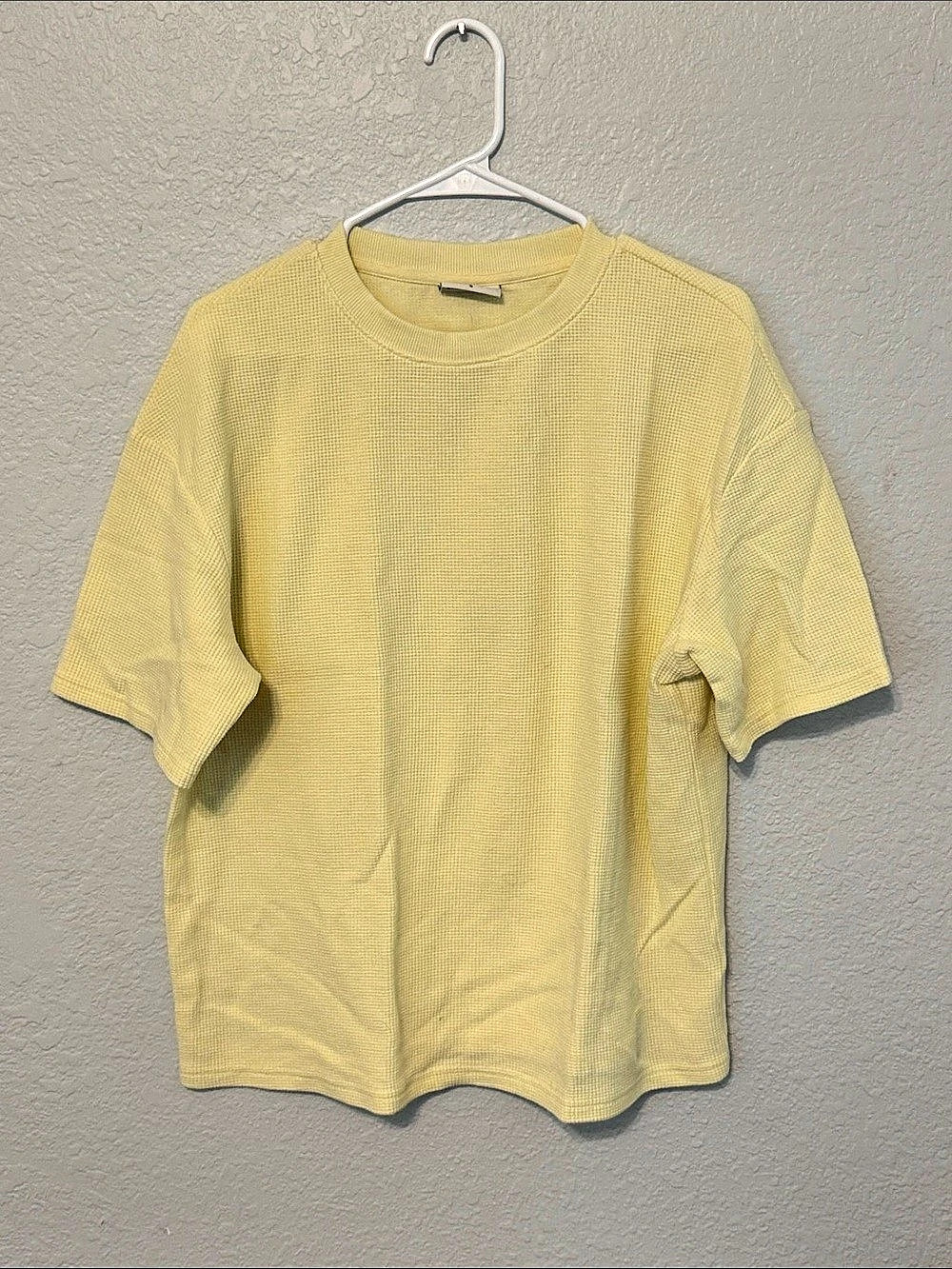 Comf rt Short Sleeve Textured Tee in Yellow Size Small Like New